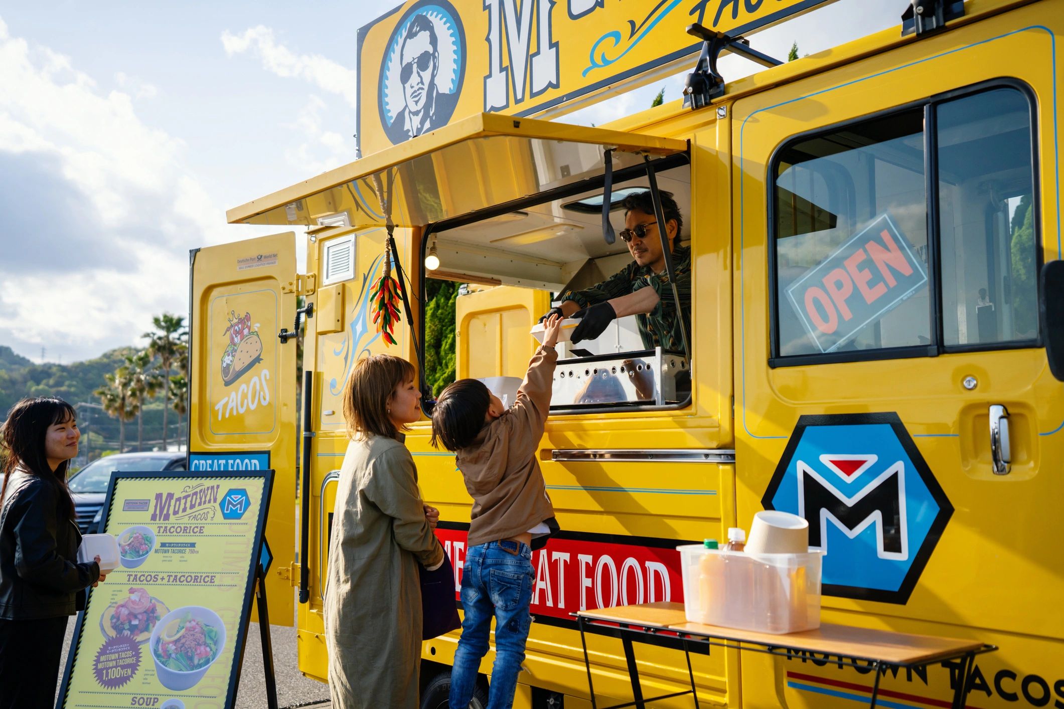 retro food truck chicken